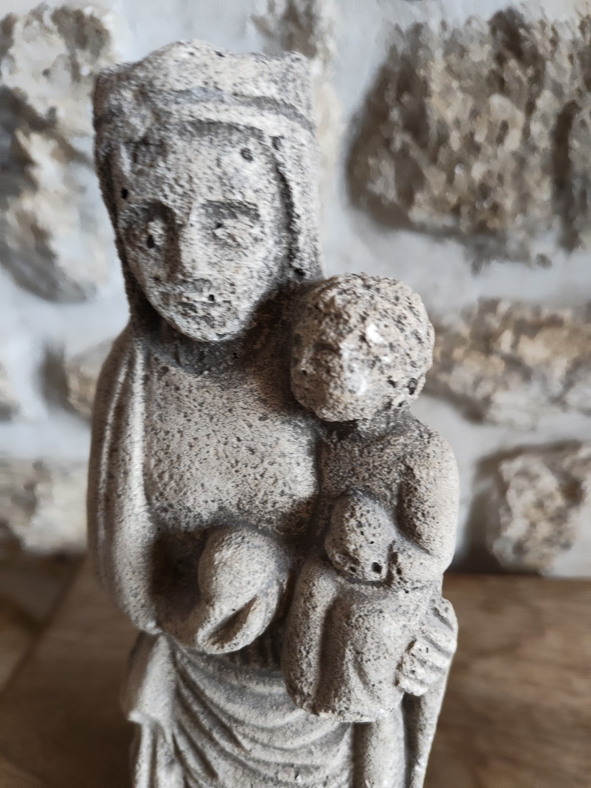 聖母子、石の聖母