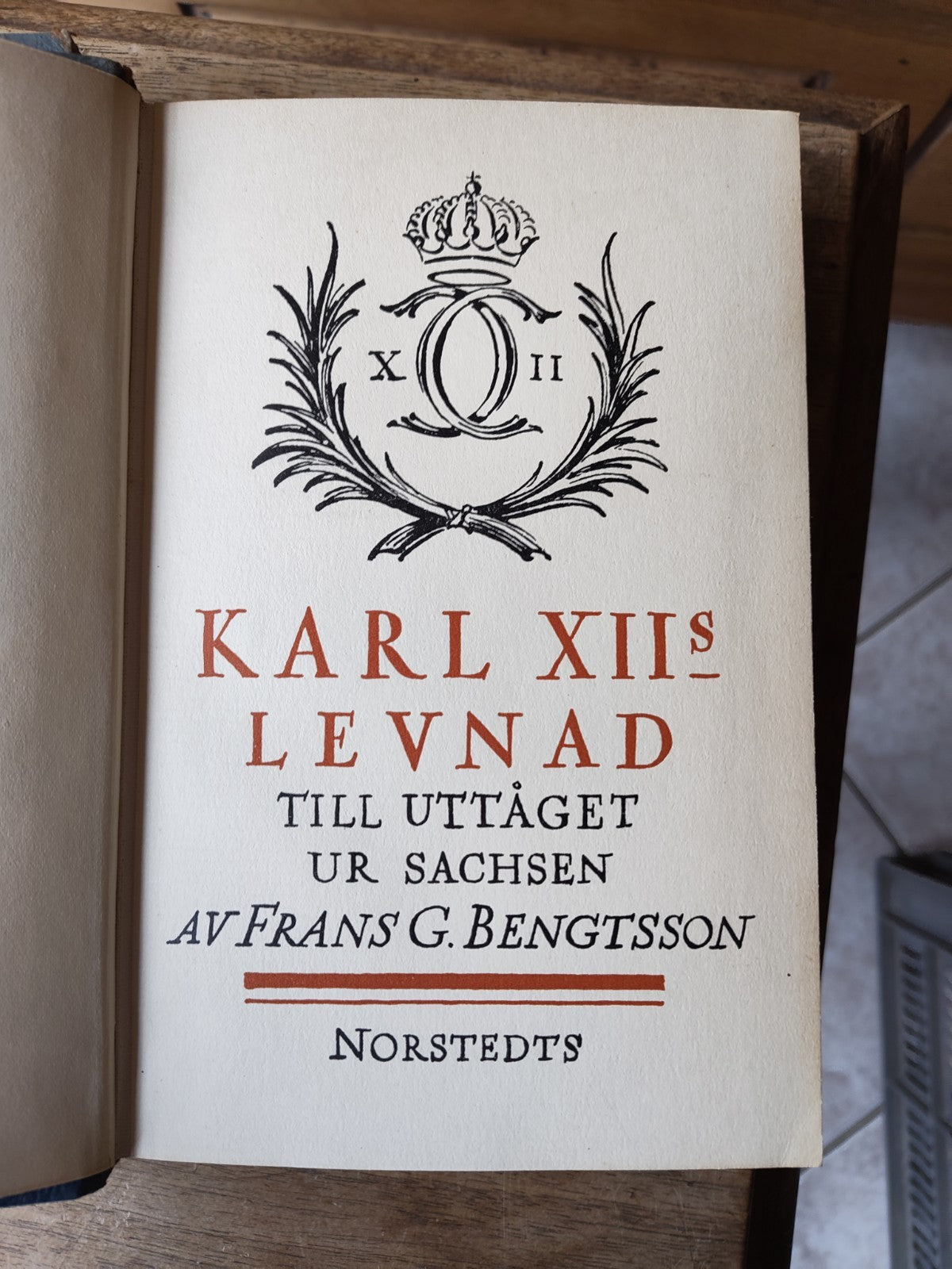 アンティークブックカール12世。メヴナド・G・ベングソン