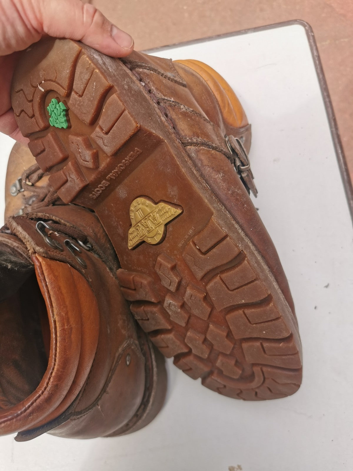 スペイン製エアアートシステムの美しいヴィンテージレザーシューズ