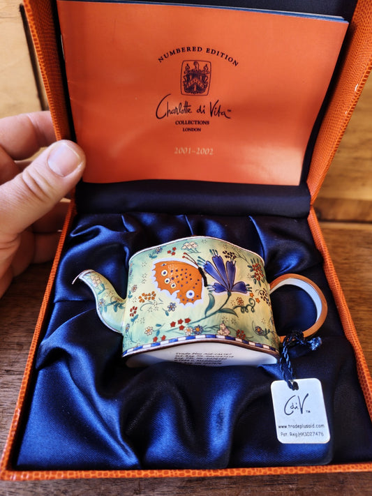 シャーロット・ディ・ヴィータ・ロンドン、バタフライコレクション エナメルティーポット