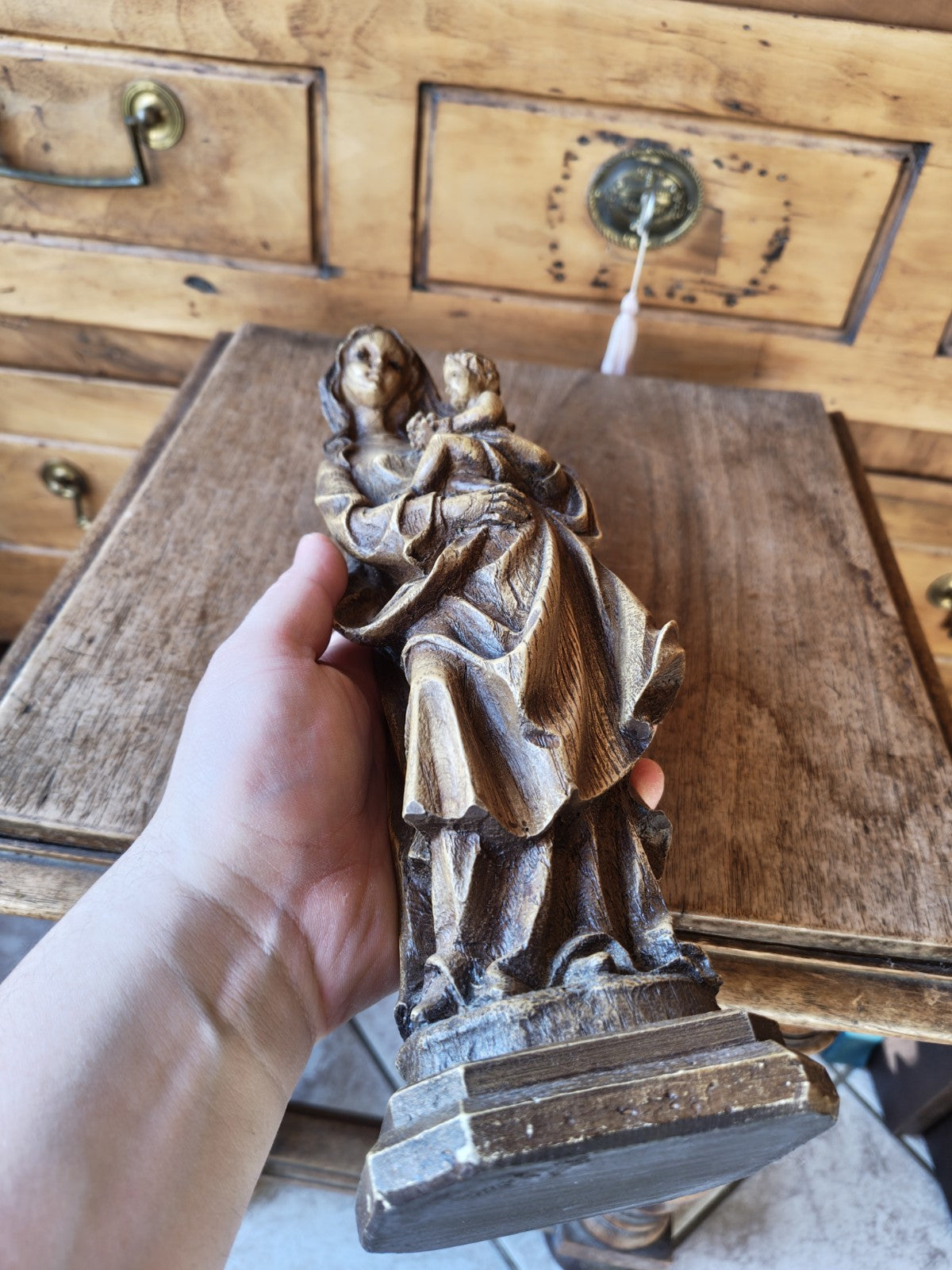 美しい聖母子像、木目調