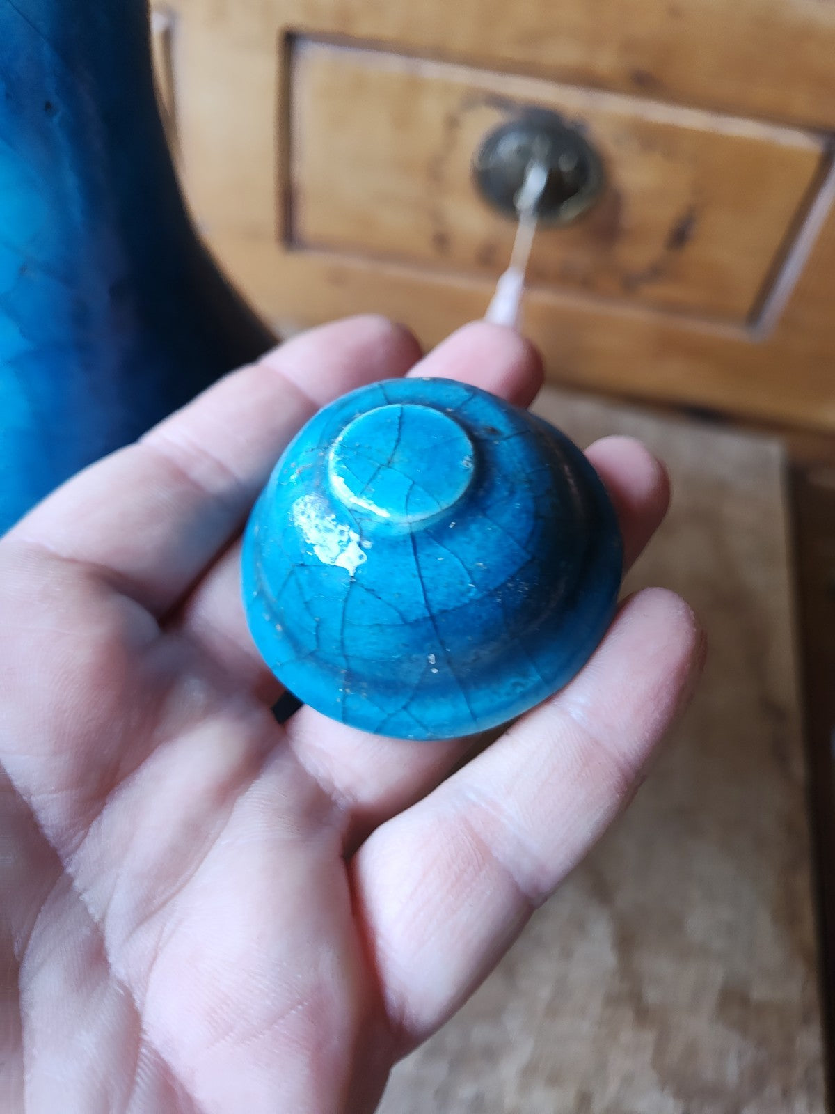 アンティークの青いエナメル陶器のポット、19世紀