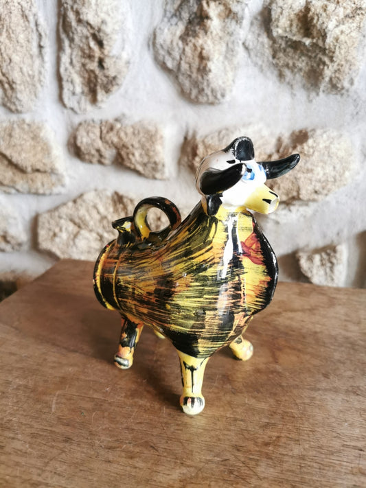 南フランス産の魅力的な動物形のオイルピッチャー 牛/雄牛陶器製...