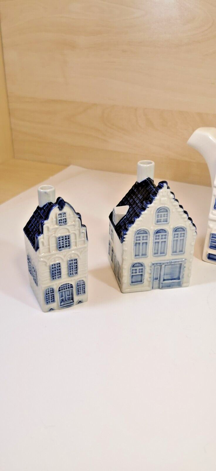 Magnificent CERART House Teapot and Blue Painting Cups Set
