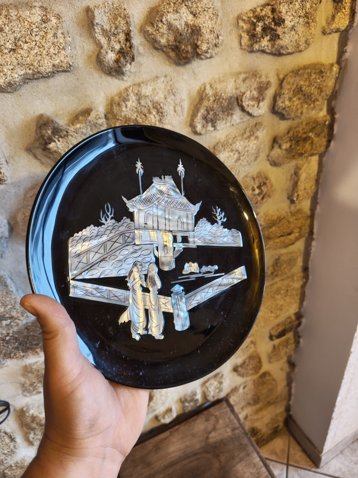 螺鈿細工の黒皿、アジア美術