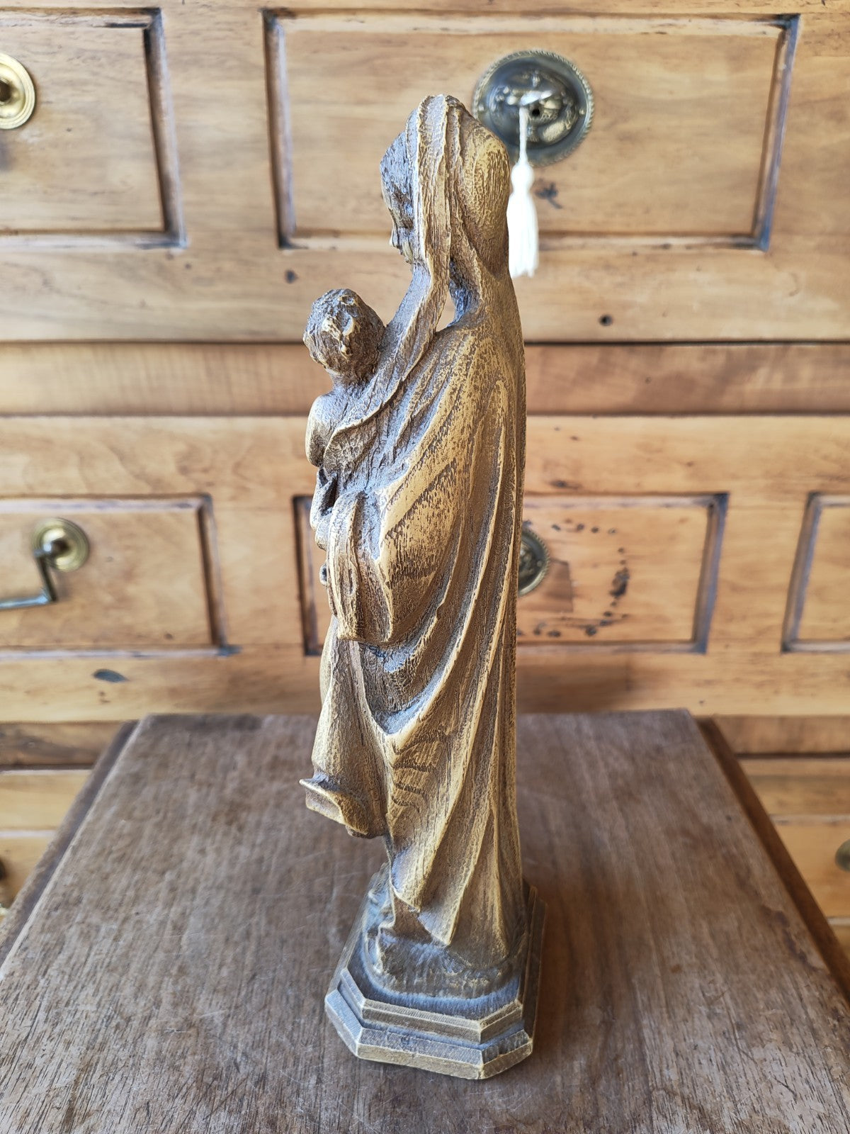 美しい聖母子像、木目調