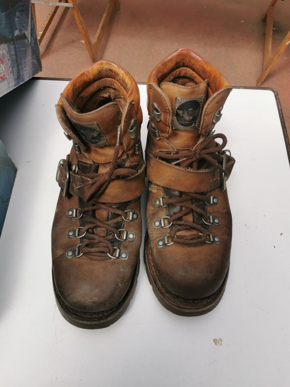 スペイン製エアアートシステムの美しいヴィンテージレザーシューズ