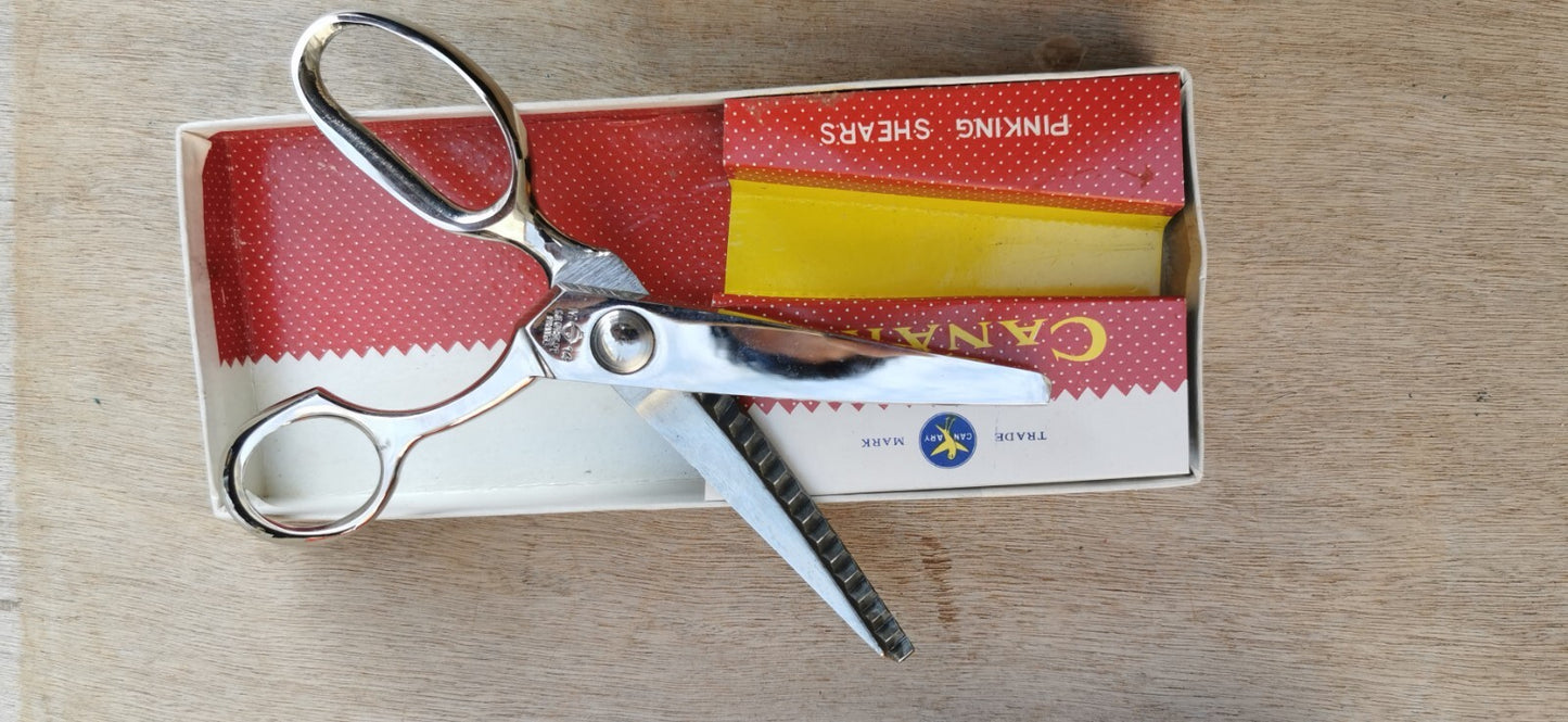 Lot of 5 Pairs of Fabric Scissors, Very Good Condition
