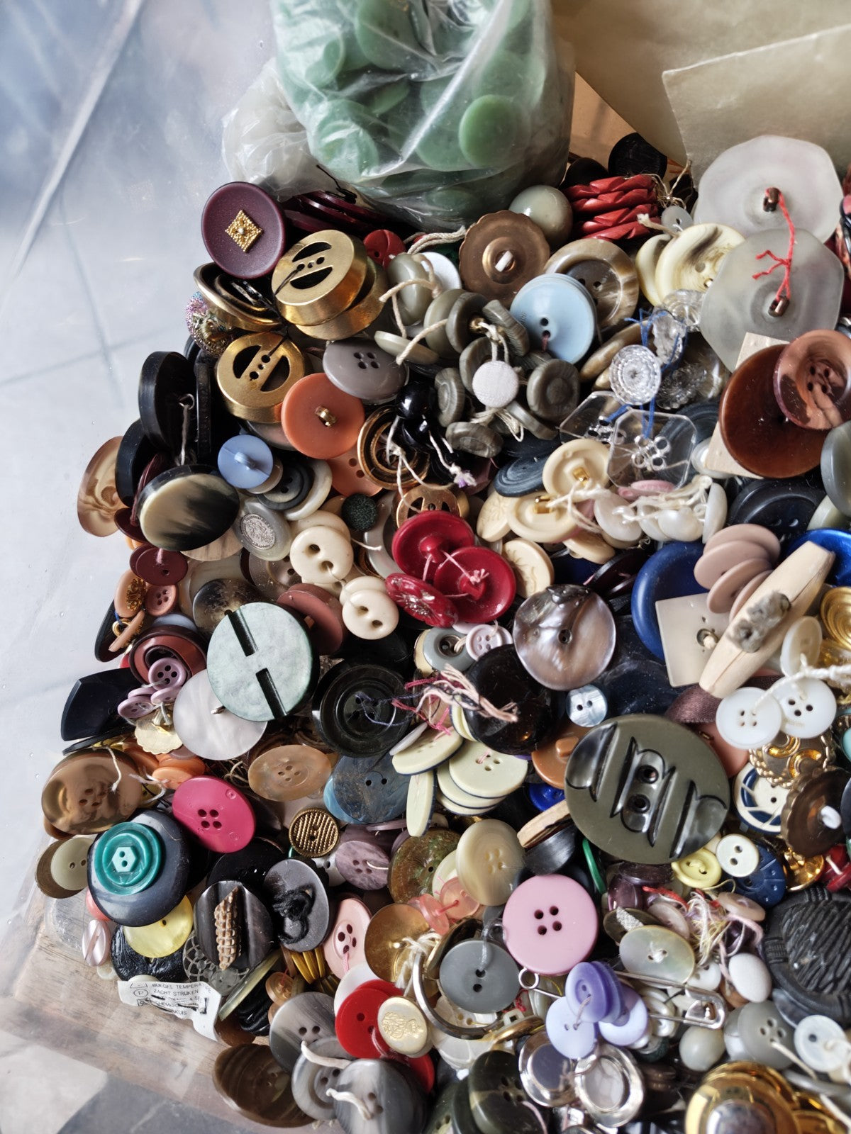 5 kg のバルクボタン、パリ、フランス、服飾雑貨