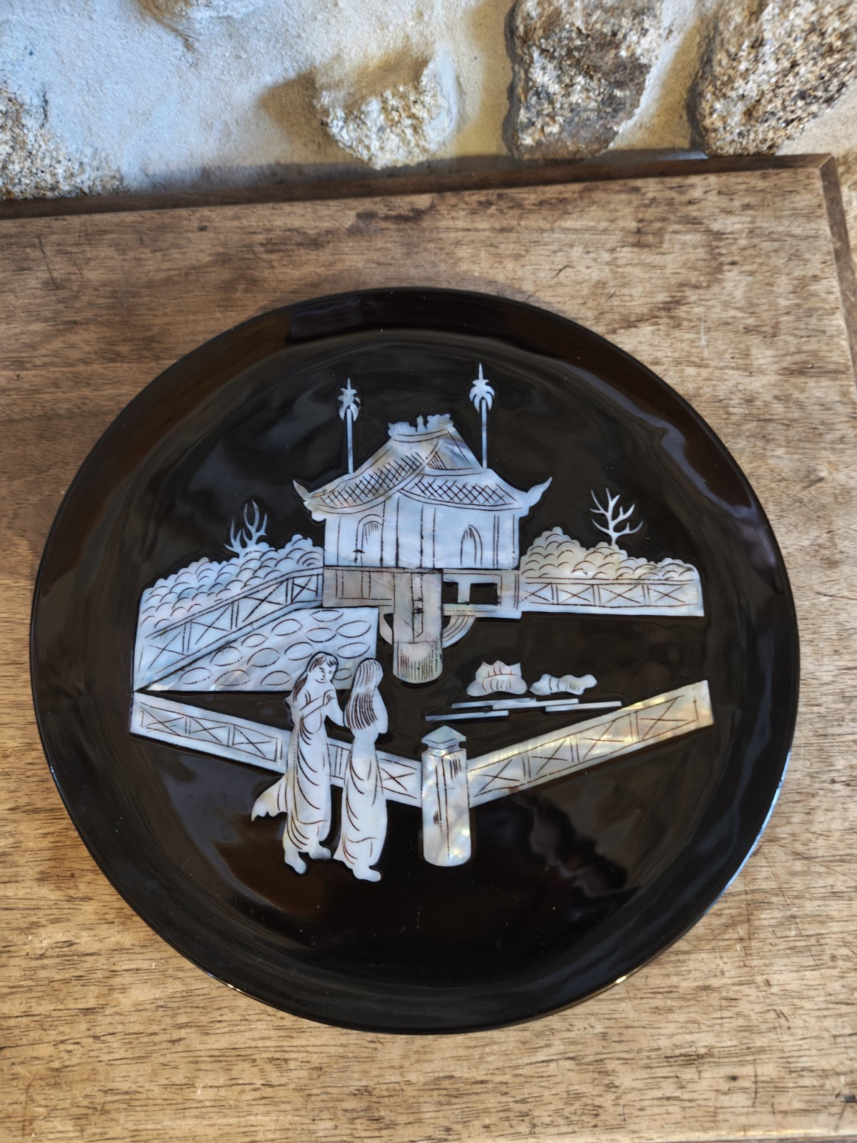 螺鈿細工の黒皿、アジア美術