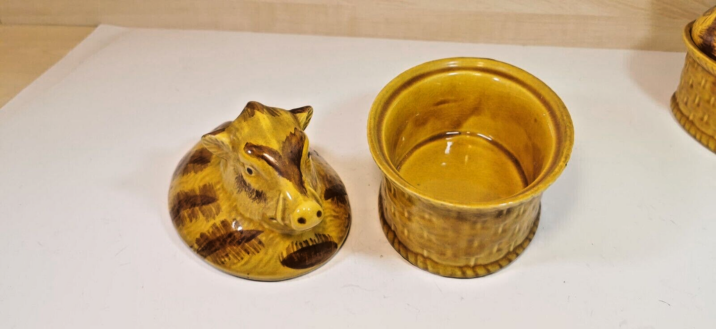 美しいイノシシの形をしたテリーヌ焼きのペア。完璧なフランス食器