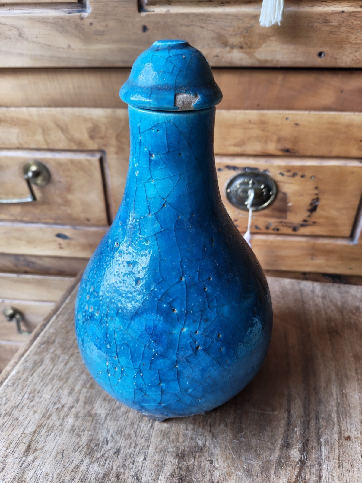 アンティークの青いエナメル陶器のポット、19世紀