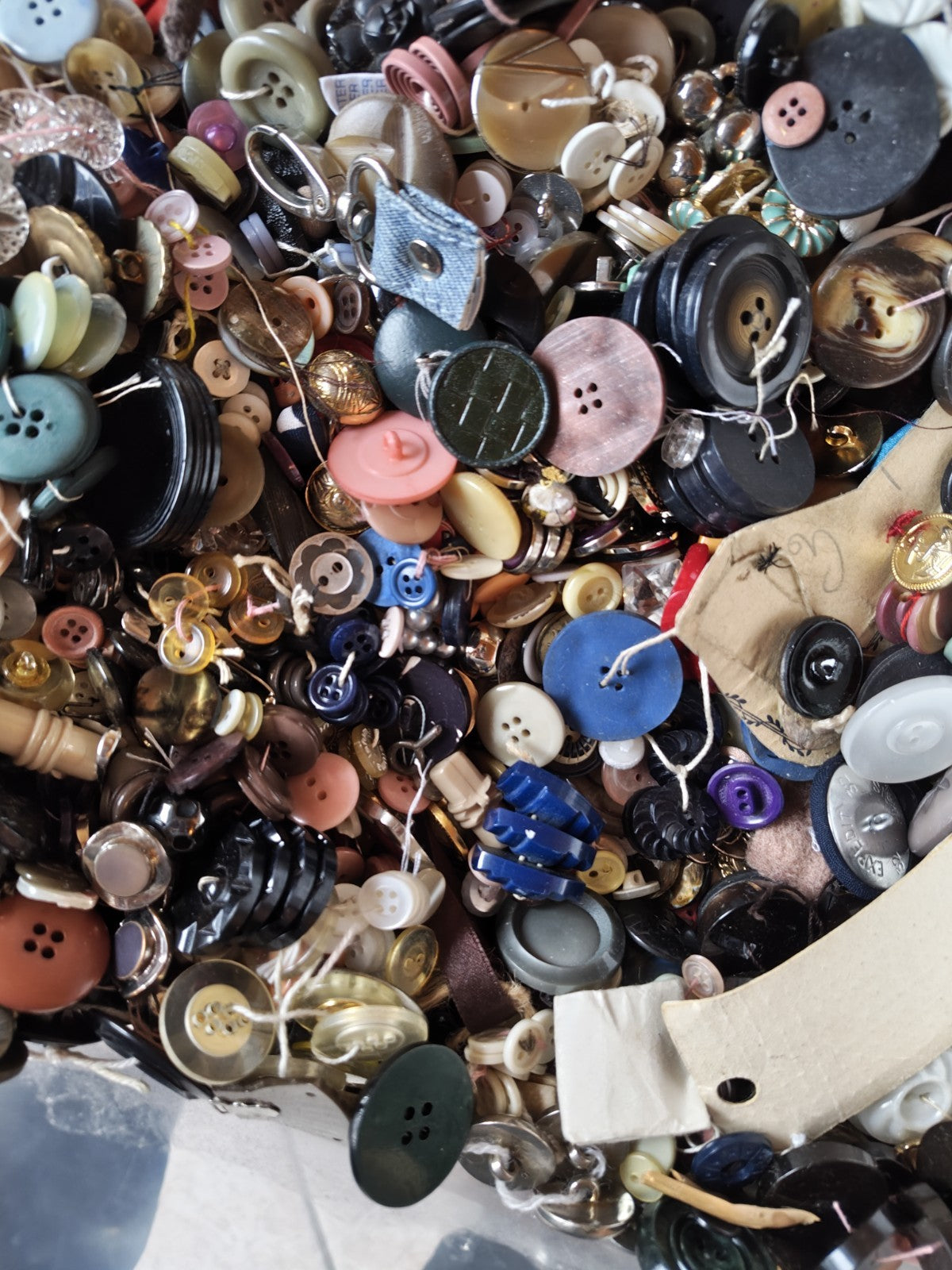 5 kg のバルクボタン、パリ、フランス、服飾雑貨