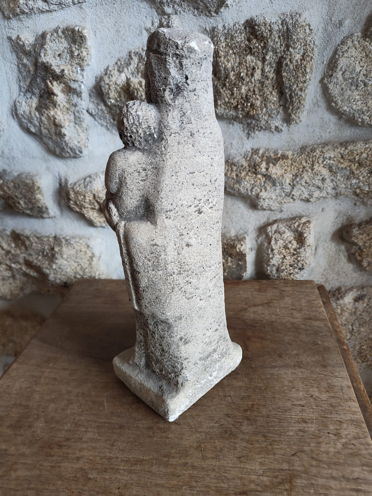 聖母子、石の聖母