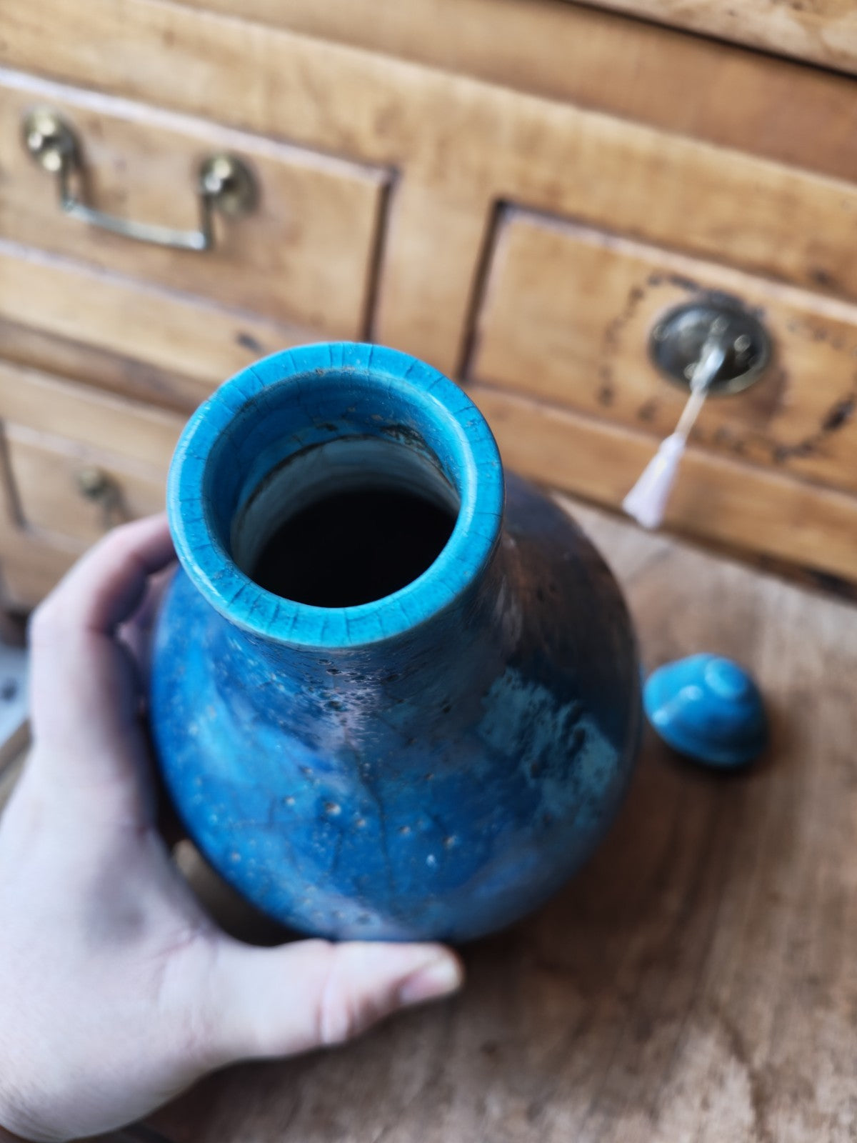 アンティークの青いエナメル陶器のポット、19世紀