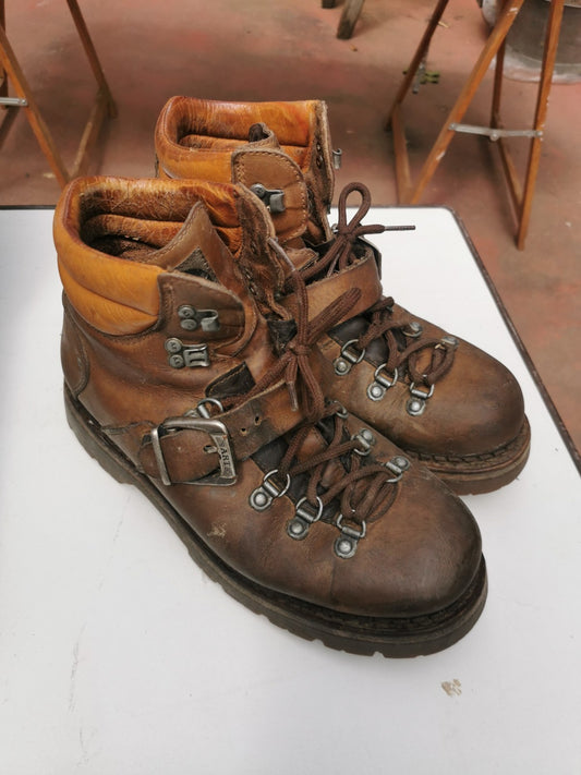 スペイン製エアアートシステムの美しいヴィンテージレザーシューズ