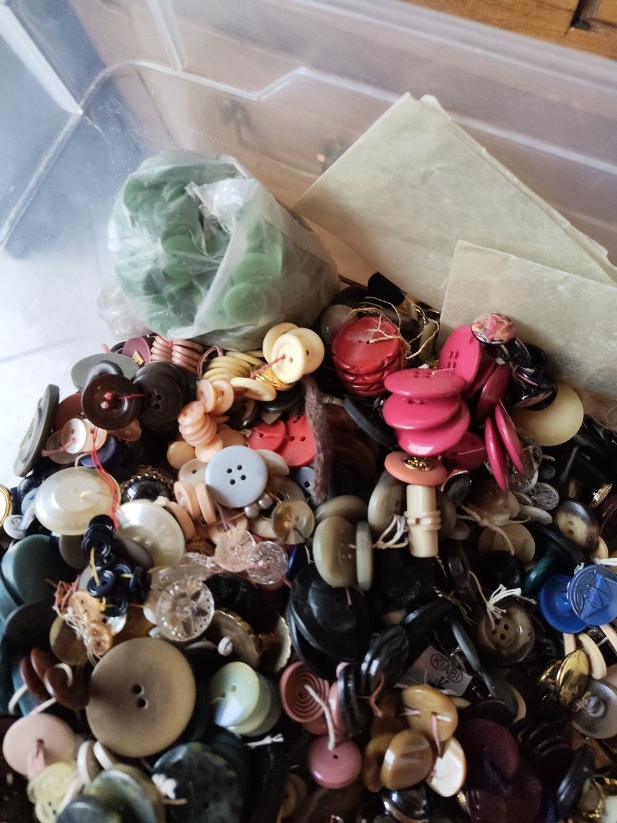 5 kg のバルクボタン、パリ、フランス、服飾雑貨