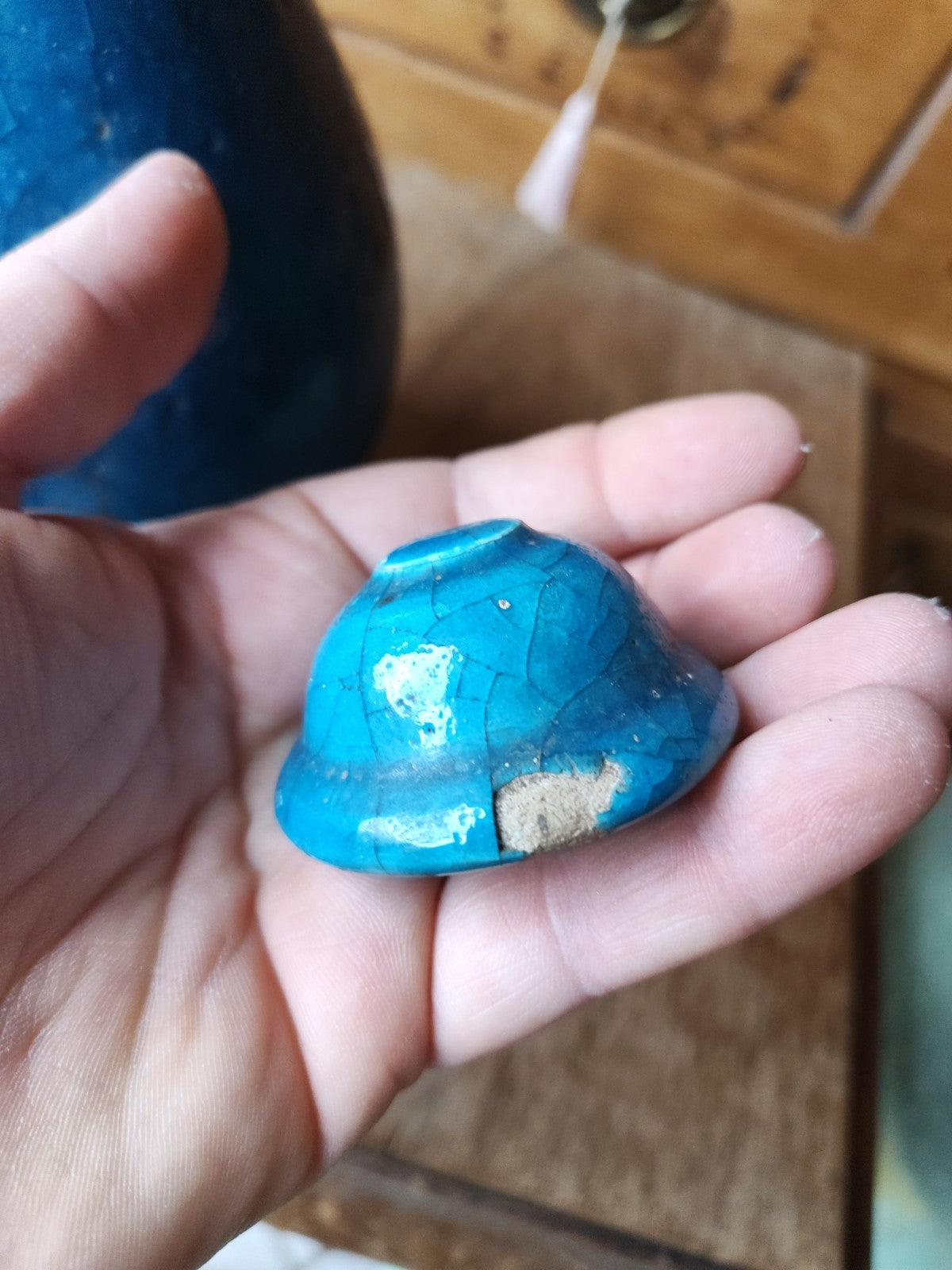 アンティークの青いエナメル陶器のポット、19世紀