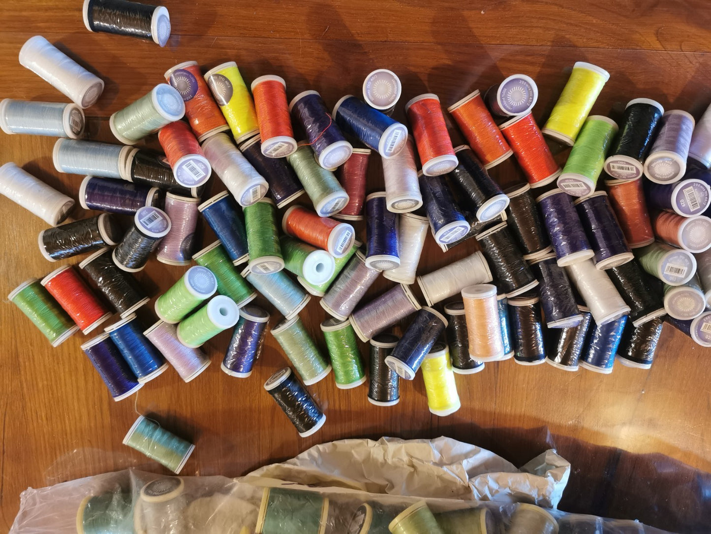 Large Lot of over 250 Thread Spools, for Sewing, Sewing Machine