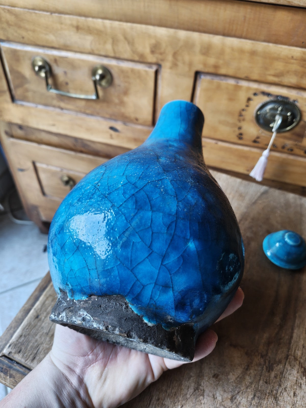 アンティークの青いエナメル陶器のポット、19世紀