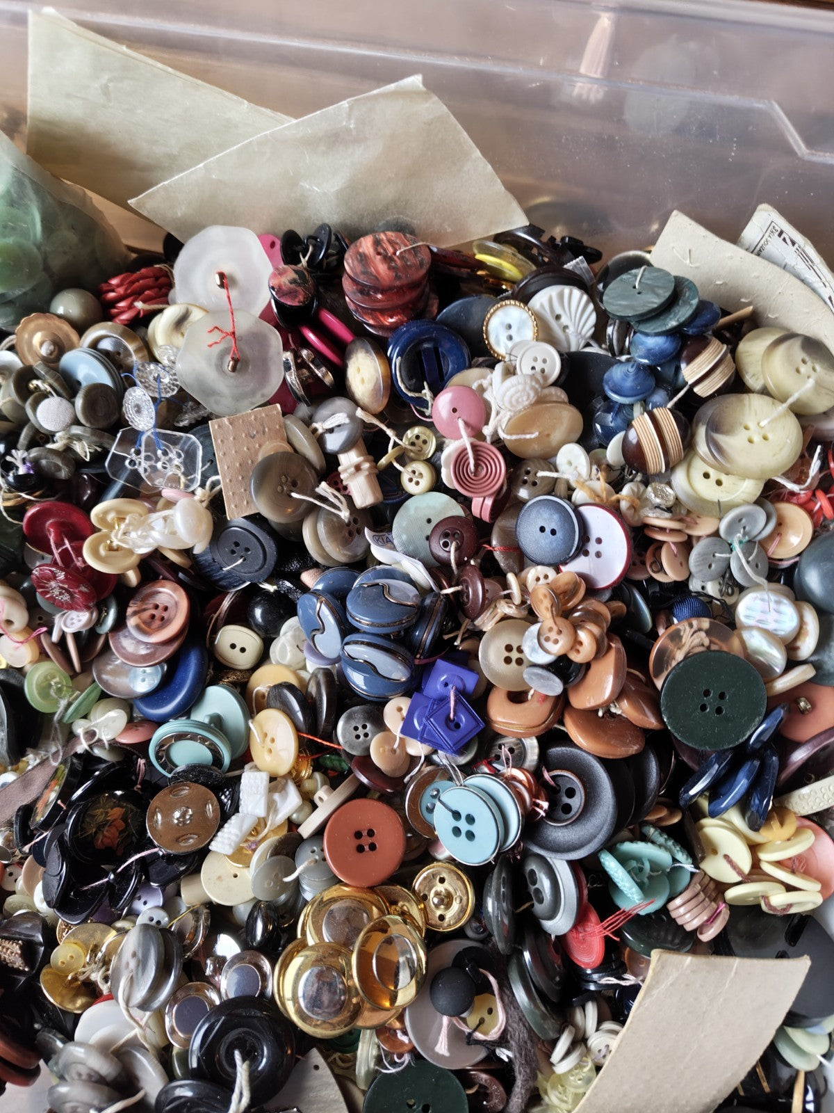 5 kg のバルクボタン、パリ、フランス、服飾雑貨