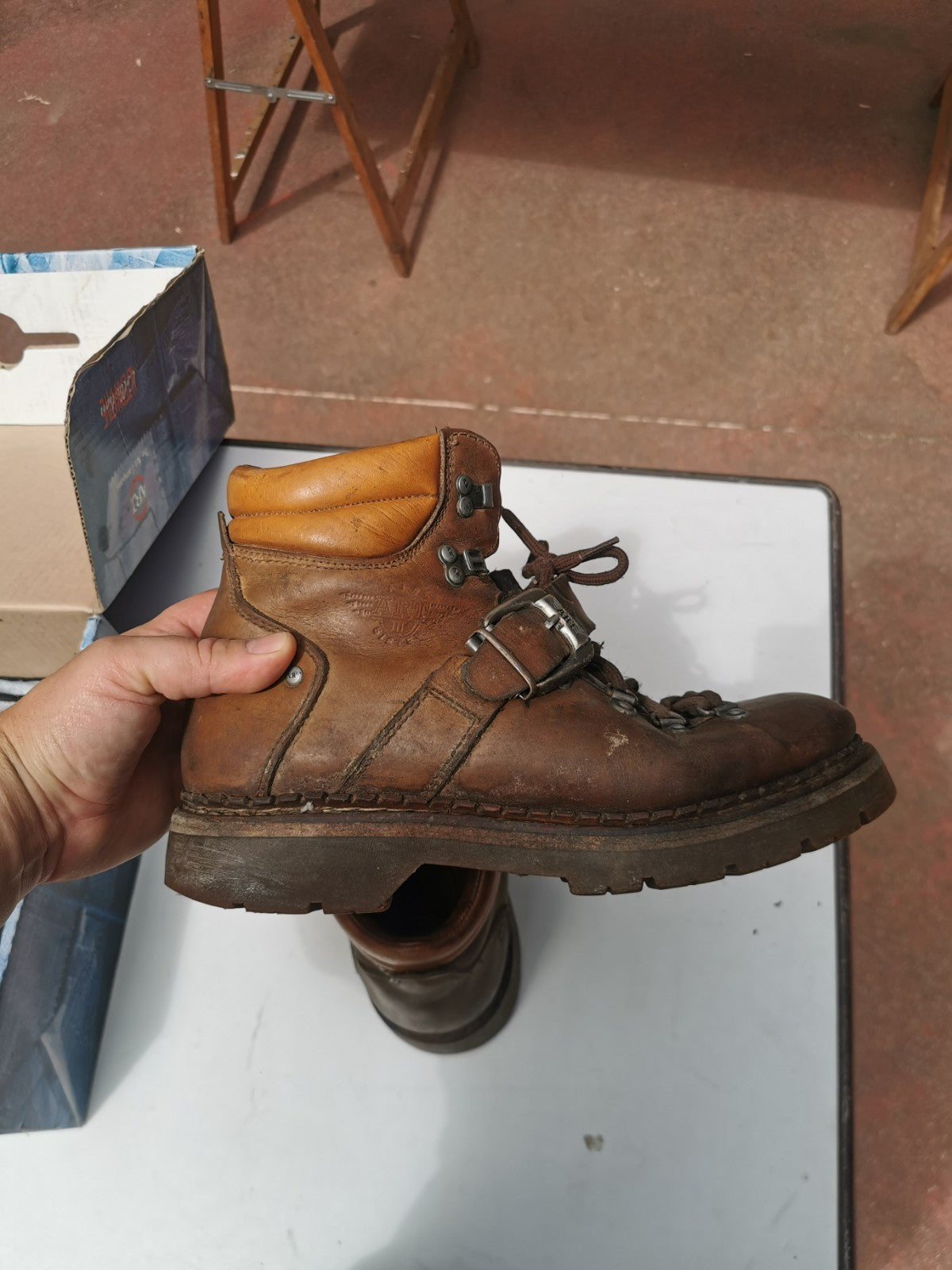 スペイン製エアアートシステムの美しいヴィンテージレザーシューズ