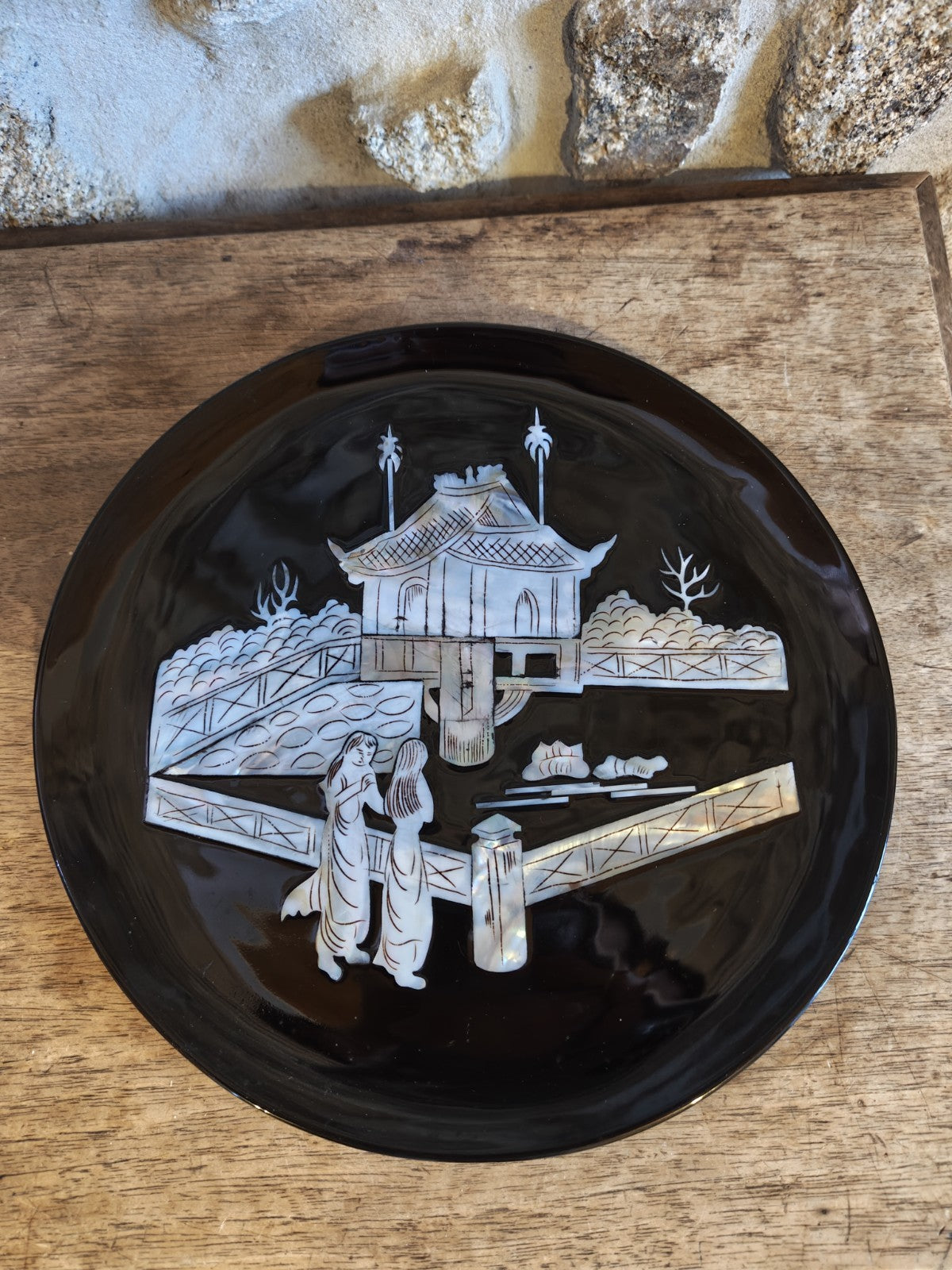 螺鈿細工の黒皿、アジア美術