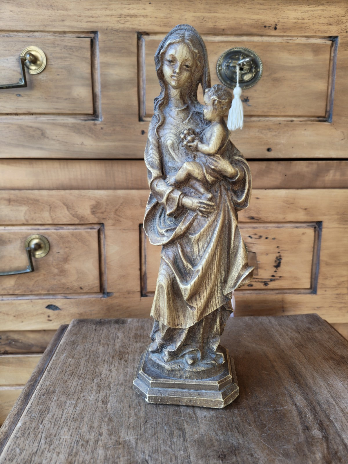 美しい聖母子像、木目調