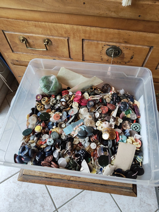 5 kg of Bulk Buttons, Paris France Haberdashery