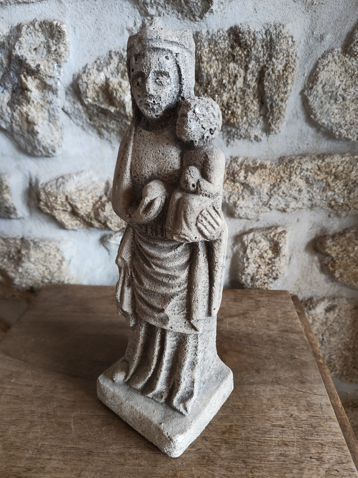 聖母子、石の聖母