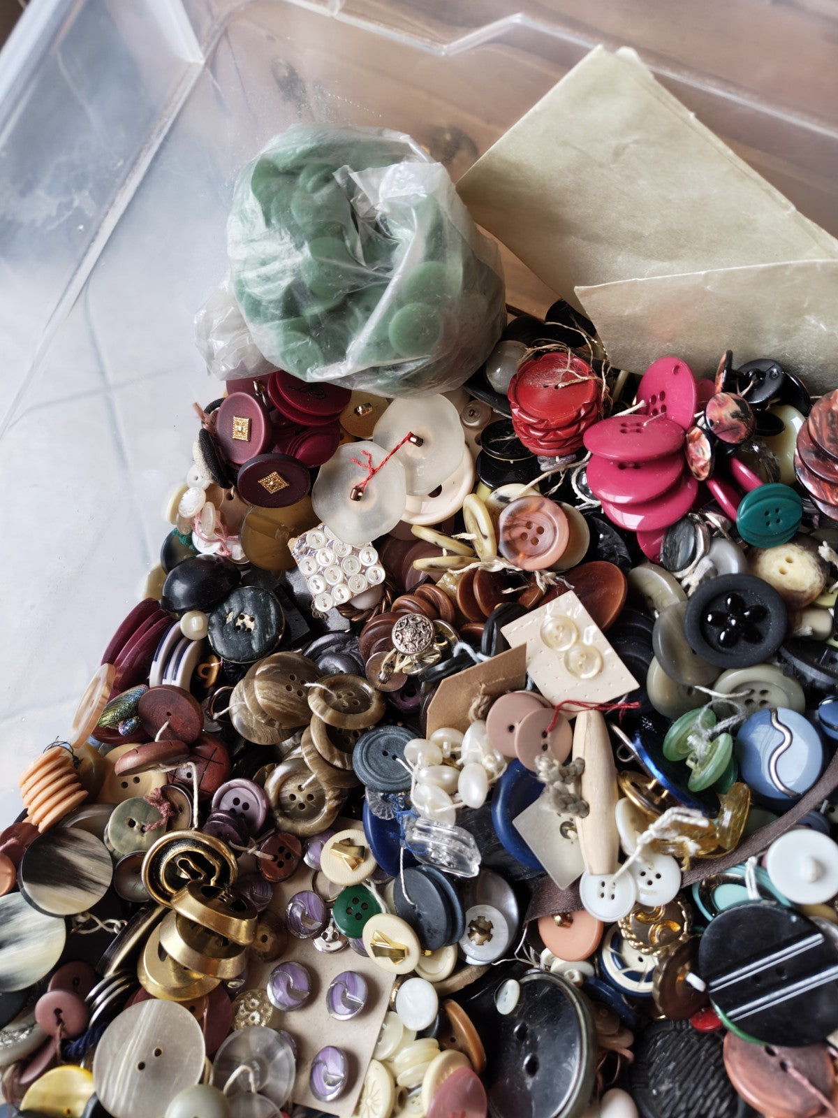 5 kg のバルクボタン、パリ、フランス、服飾雑貨